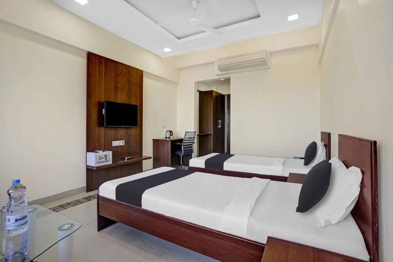 Townhouse Oak Hotel Rama Nashik Exterior photo